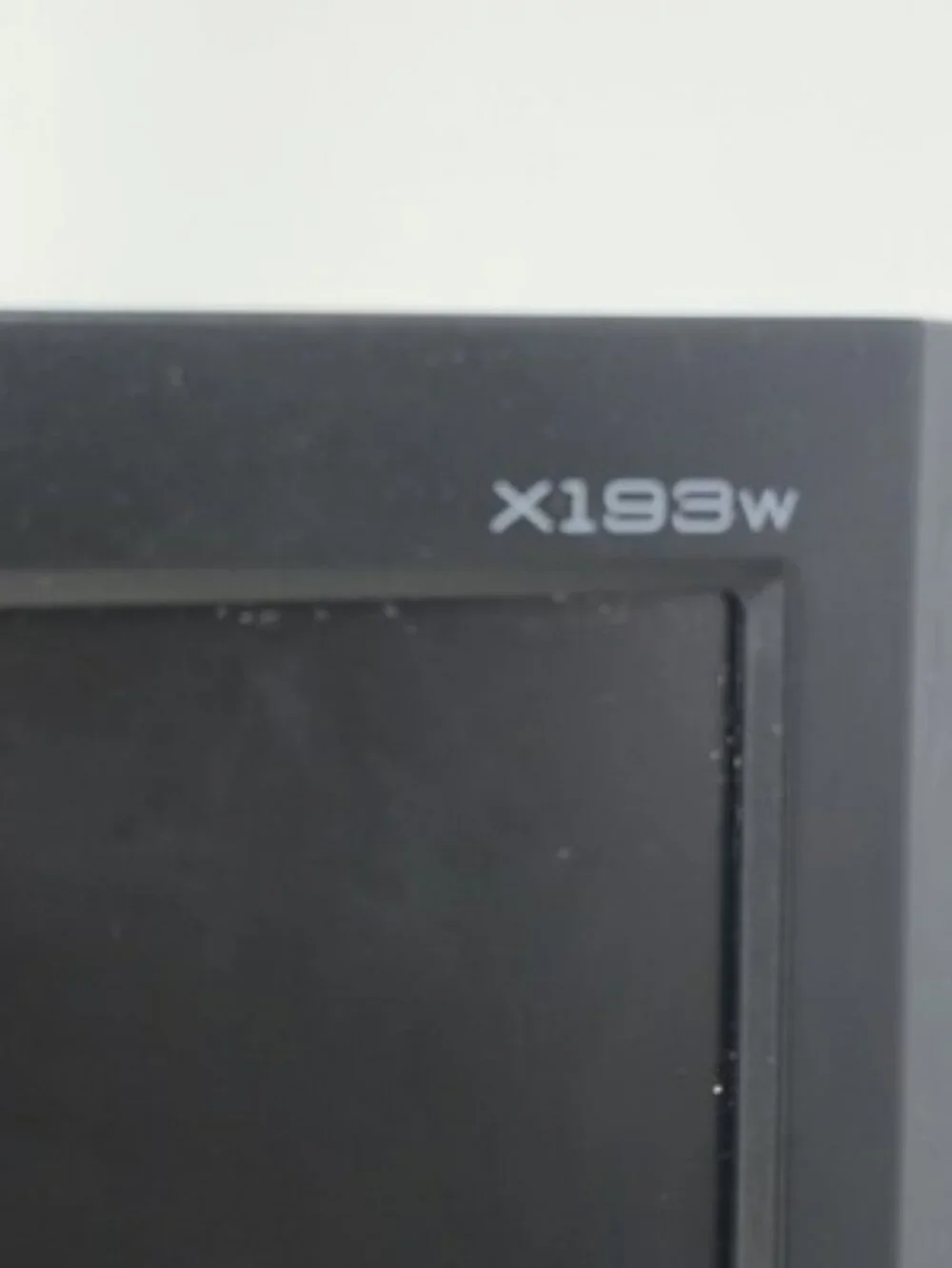 Acer X193W 19